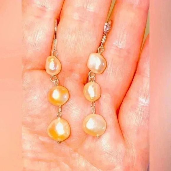 🌸 Dainty and  delicate 🌸 Freshwater Pearls earrings gold-pink shade pearls🌸 - Picture 5 of 7